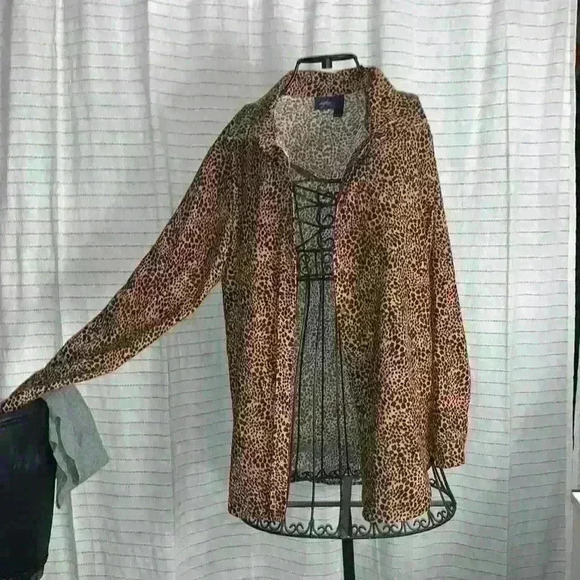 Day trip oversized leopard print button up - Picture 3 of 5